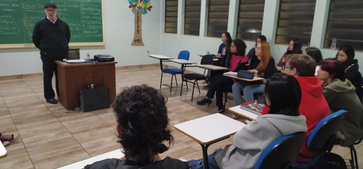 Padre Provincial visita o Centro Juvenil Vocacional