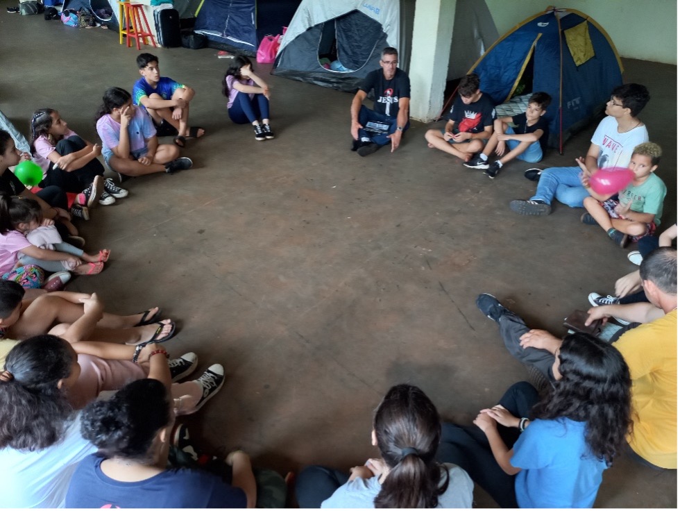 O grupo das crianças em um momento de palestra. Foto: Pascom Santuário Guadalupe.