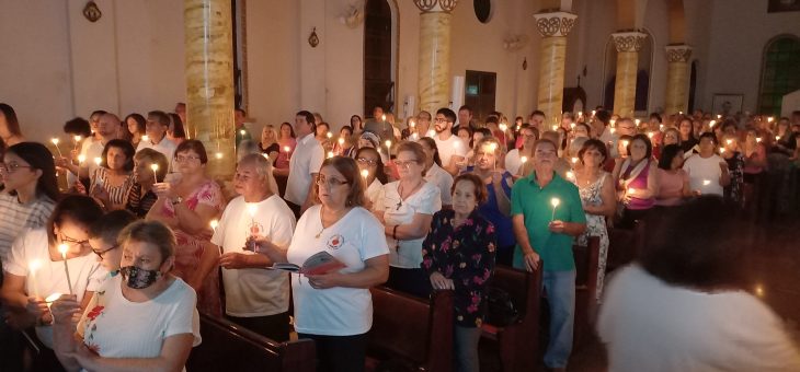 CORAL DE 65 VOZES SE APRESENTA NO SANTUÁRIO NOSSA SENHORA DE GUADALUPE, OURINHOS-SP, NA VIGÍLIA PASCAL