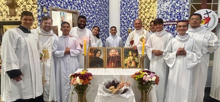 Dedicação do novo altar da Paróquia Nossa Senhora da Anunciação, no bairro Capão Raso, reúne grande participação da comunidade